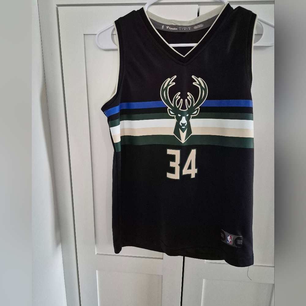 Boys NBA Bucks Antetokoumpo Jersey Size XL